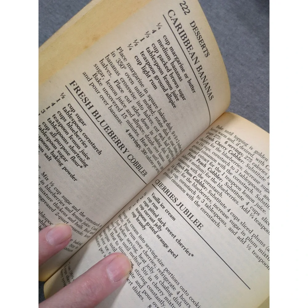 VTG 1987‎ Betty Crocker's Cookbook - Revised & Updated 1400 Recipes Paperback